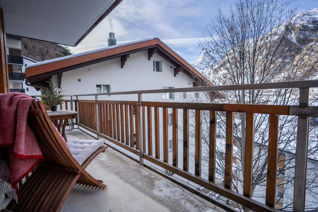 Modern Apartment With Matterhorn View Zermatt Exteriör bild